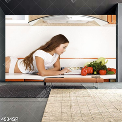 Tranh cô gái trẻ và rau quả tươi