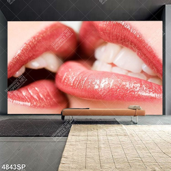 Tranh hai đôi môi đỏ