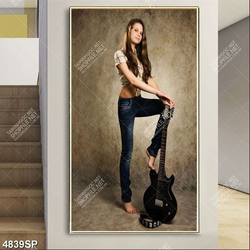 Tranh spa mã số 4839 cô gái trẻ bên đàn ghi ta