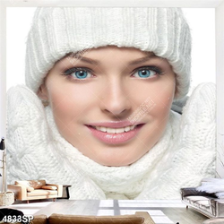 Tranh cô gái có đôi mắt xanh cuốn hút treo spa