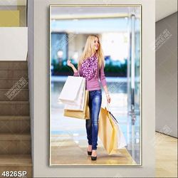 Tranh cô gái trẻ đi mua sắm