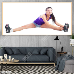 Tranh cô gái trẻ tập luyện thể thao