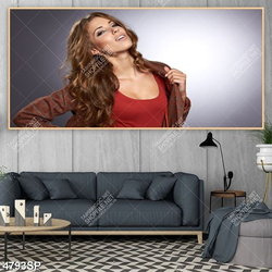 Tranh cô gái trẻ trung treo spa