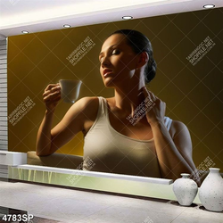 Tranh cô gái cầm tách trà