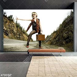 Tranh cô gái đứng xin xe bên đường