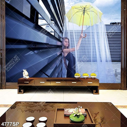 Tranh cô gái cầm chiếc ô màu vàng