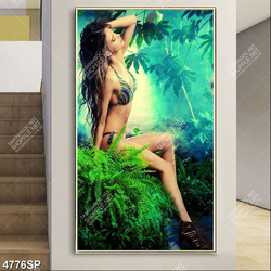 Tranh người mẫu nội y ngồi trên cỏ xanh