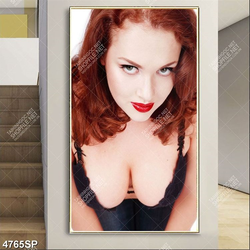 Tranh cô gái khoe vòng một gợi cảm