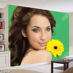 Tranh cô gái cầm bông hoa cúc vàng