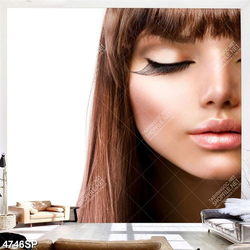 Tranh người mẫu với đôi mi dài cong vút