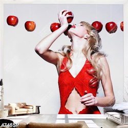 Tranh người mẫu và táo đỏ