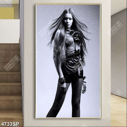 Tranh người mẫu trẻ xinh đẹp treo spa