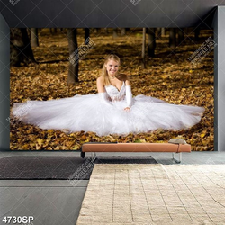 Tranh cô dâu trẻ ngồi trên lá mùa thu