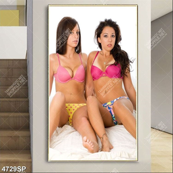 Tranh hai người mẫu bikini xinh đẹp