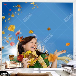 Tranh cô gái cầm lá vàng mùa thu