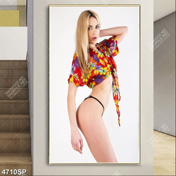 Tranh người mẫu bikini gợi cảm