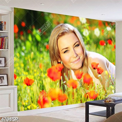 Tranh cô gái bên vườn hoa Tulip