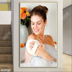 Tranh cô gái tắm bọt xà phòng