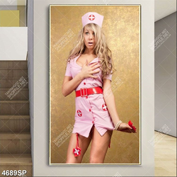 Tranh nữ y tá sexy