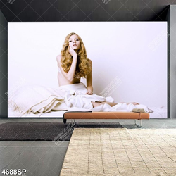 Tranh cô gái trẻ tóc vàng treo spa