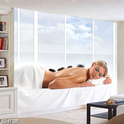 Tranh cô gái nằm massage đá nóng SP8047