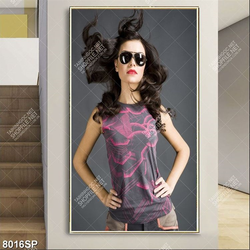 Tranh cô gái đeo mắt kính SP8016