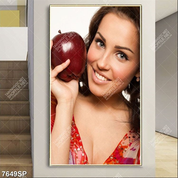 Tranh cô gái cầm trái táo đỏ SP7649