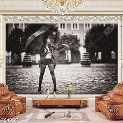 Tranh cô gái che ô đứng dưới mưa SP7549