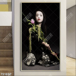 Tranh người mẫu cầm cành hoa SP7516