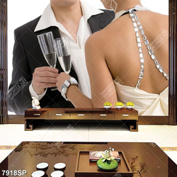 Tranh cặp đôi uống rượu sâm phanh