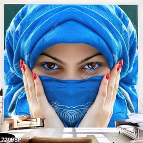 Tranh người đẹp trùm chiếc khăn xanh SP7799