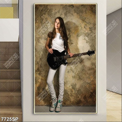 Tranh cô gái cầm đàn ghita