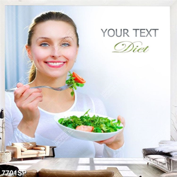 Tranh cô gái ăn salat SP7701