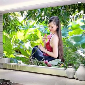 Tranh cô gái cầm bông sen in file gốc