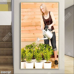 Tranh cô gái tưới cây