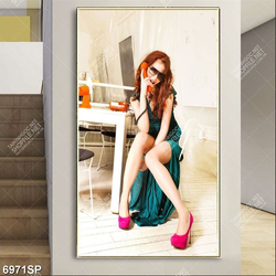 Tranh cô gái nghe điện thoại SP6971