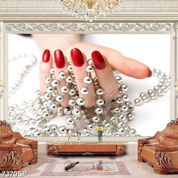 Tranh bàn tay cầm chuỗi hạt SP7370