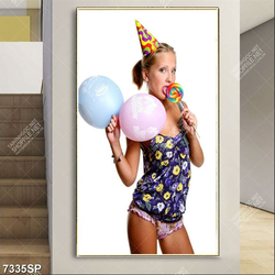 Tranh cô gái ăn kẹo cầu vồng SP7335