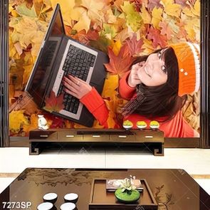Tranh cô gái trẻ ngồi trên lá vàng mùa thu SP7273