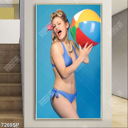 Tranh cô gái cấm quả bóng