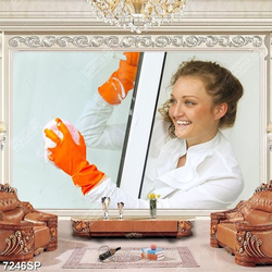 Tranh cô gái lau cửa kính