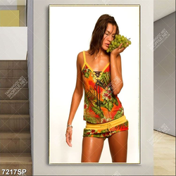 Tranh cô gái và chùm nho xanh SP7217