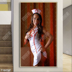 Tranh nữ y tá gợi cảm