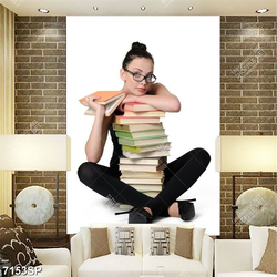 Tranh cô gái ôm chồng sách SP7153