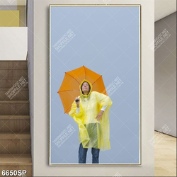 Tranh người phụ nữ đứng che ô SP6650