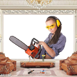 Tranh cô gái cầm máy cưa SP6911