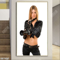 Tranh cô gái cầm máy ảnh SP6879