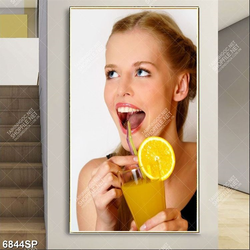 Tranh cô gái uống nước cam SP6844