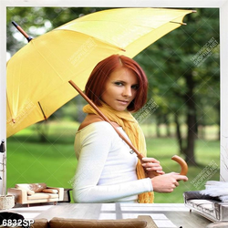 Tranh cô gái che ô vàng SP6832