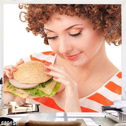 Tranh cô gái cầm bánh mỳ kẹp SP6801